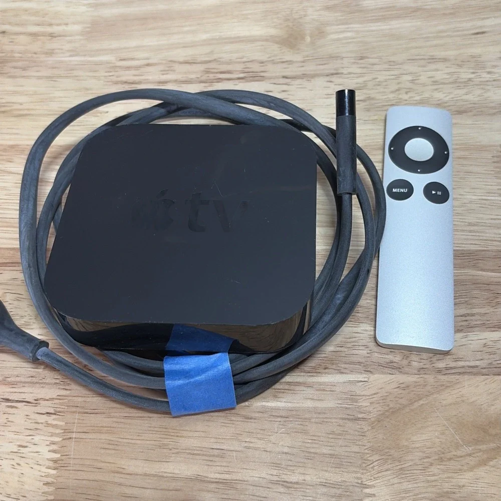 Apple TV 2nd Gen Media Streamer, Remote, Power Cord, Model A1378